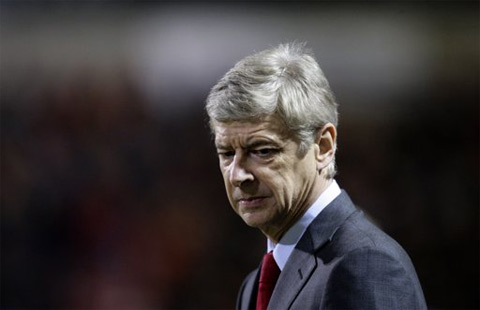 Wenger và các học trò đáng đối diện với nguy cơ lần đầu tiên sau 15 năm Arsenal không có mặt trong Top 4.