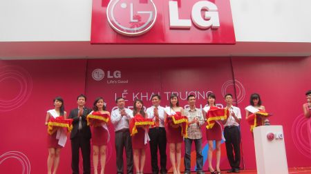 Lễ khai trương LG Brand Shop đầu tiên tại Việt Nam.