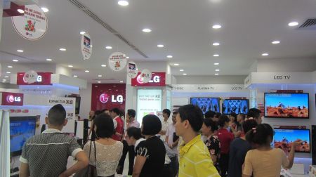 LG Brand Shop trưng bày tất cả các sản phẩm mới của hãng.