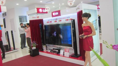 Gian trưng bày LG Cinema 3D thế hệ mới nhất.