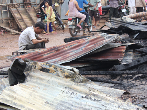 cháy chợ Hòa Bình