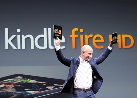 CEO Jeff Bezos và bộ đôi máy tính bảng Kindle Fire HD