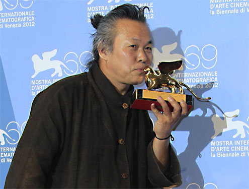 Đây là giải Sư Tử Vàng đầu tiên trong sự nghiệp của Kim Ki Duk (sinh năm 1960).