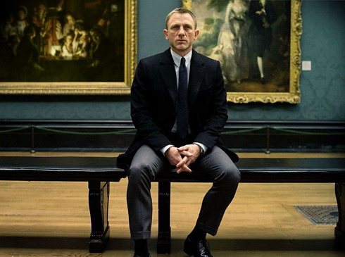 Daniel Craig trở lại với vai James Bond trong