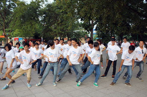 Điệu nhảy này sẽ được thực hiện trong chương trình “Lễ hội đường phố” là họat động mở màn cho sự kiện âm nhạc cộng đồng.