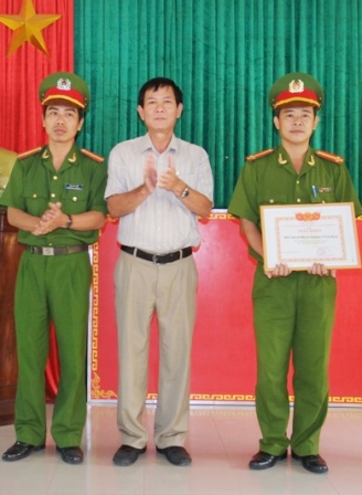 Thưởng cho ban chuyên án