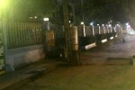 Đang đứng trên vỉa hè, 2 thanh niên bị bắn thương vong