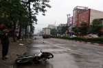 Xe container lao qua dải phân cách đâm điên loạn trên đường phố Vinh, 2 người thương vong