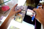 Giá mua USD tự do giảm mạnh sau nhiều ngày bất động