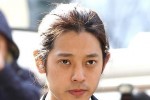 Jung Joon Young bị bủa vây khi tới Sở cảnh sát để khai về clip nóng