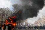 Biểu tình "Áo vàng" leo thang bạo lực, Cảnh sát trưởng thành phố Paris bị sa thải