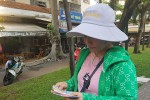 Loạt phóng sự: PV gia nhập "đội quân" vé số dạo