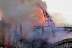 Nhà thờ Đức Bà Paris chìm trong biển lửa, nước Pháp chấn động