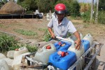 Người dân miền Tây khát nước trong đợt hạn mặn tấn công