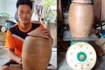 Đào móng nhà vớ được hũ tiền cổ ở Nghệ An