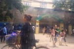 Bộ đội lao vào trường mầm non đang cháy cứu 300 học sinh