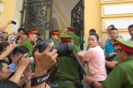 Chưa tuyên án hot girl Ngọc Miu, tòa quay lại phần xét hỏi