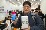Đổ xô mua điện thoại 5G đầu tiên tại Mỹ