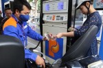 Giá xăng giảm gần 600 đồng một lít