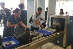 Nam hành khách trộm ví tiền ngay cửa soi chiếu sân bay Tân Sơn Nhất