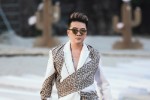 Đàm Vĩnh Hưng giấu 2 bên gia đình, tự cưới và "trao chiếc nhẫn đẹp nhất cuộc đời cho 1 người"