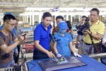 Ngoài Asanzo, ai đang làm "TV thương hiệu Việt"?