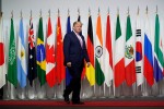 Tổng thống Trump "không vội" giải quyết căng thẳng với Iran