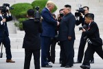 Phút "vỡ trận" chưa từng có ở biên giới liên Triều khi Trump-Kim gặp nhau