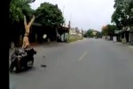 Bị xe máy lao như bay hất văng lên không trung, chiến sỹ CSGT Hải Phòng nguy kịch