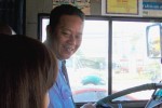 Tài xế xe buýt đánh lái ép nhóm cướp và "phép màu" lúc chiều tối