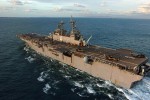 Trump tuyên bố tàu chiến Mỹ bắn rơi máy bay không người lái Iran