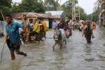 Vỡ đê ở Bangladesh, 400.000 người phải sơ tán