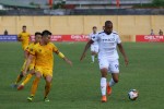 Văn Toàn giận dỗi ngoại binh 'chân gỗ', Xuân Trường mếu máo đòi phạt đền