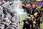 Cảnh sát Trung Quốc diễn tập chống bạo động quy mô lớn gần Hong Kong