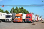 Hàng trăm container chở thanh long ùn ứ ở cửa khẩu Lào Cai đã được thông quan