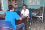 Nghi bắt cóc trẻ em gần cổng trường, người đàn ông bị dân bắt giữ giao công an