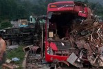 Xe khách tông xe chở luồng khiến 2 người chết, 14 người bị thương