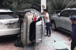 Nhân viên showroom lái ôtô lao từ tầng 2 xuống đất