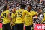 Gary Neville: "Chắc chắn Arsenal không thể đến Anfield với 4 cậu ta"