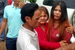 Lập bàn thờ đã 16 năm, gia đình nghẹn ngào tìm được cô con gái thất lạc