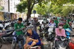 Nhiều tài xế xe ôm phản đối đề xuất đeo thẻ khi hành nghề