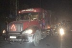 Xe khách tông xe container trên quốc lộ, 16 người bị thương