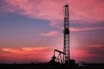 Thông điệp chính sách từ Saudi Arabia đẩy giá dầu tăng mạnh