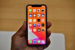 Cận cảnh iPhone 11: Chiếc iPhone flagship giá rẻ nhất của Apple