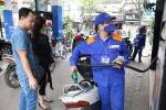 Giá xăng dầu giảm từ chiều nay