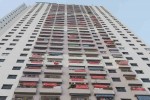 Hàng trăm cư dân "chung cư ông Thản" căng băng rôn đòi sổ hồng