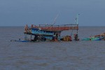 Tàu Trung Quốc từ chối cứu hộ tàu cá Việt Nam trôi dạt ở Hoàng Sa
