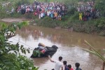 3 thi thể bên trong xe Mercedes nổi trên rạch