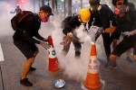 Hong Kong sắp cấm người biểu tình đeo mặt nạ