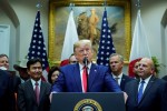Tổng thống Donald Trump ký thỏa thuận thương mại với Nhật Bản